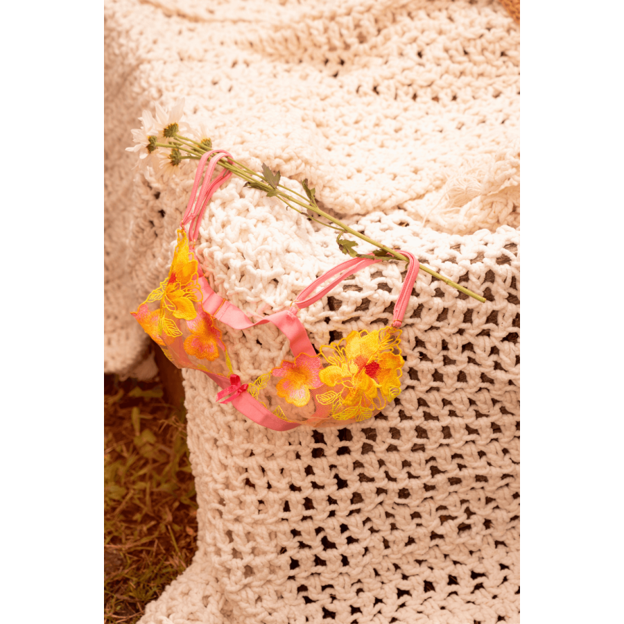Ensemble lingerie rose et jaune en maille transparente brodée – Mapalé